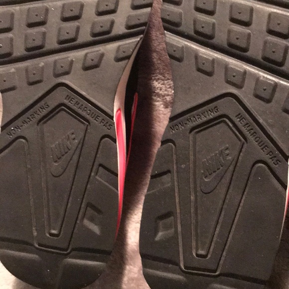 Nike Kids’ Air Max ST Sneaker - Picture 8 of 8